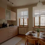 Sunny In The Art Nouveau District With Balcony Апартаменты *