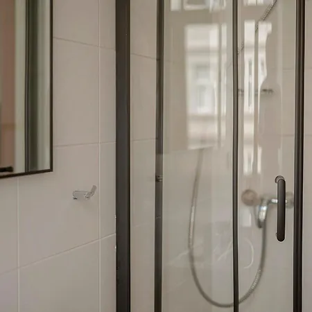 Sunny In The Art Nouveau District With Balcony דירה ריגה